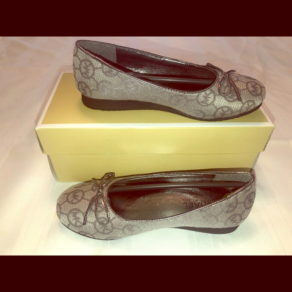 New in box Michael Kors flats